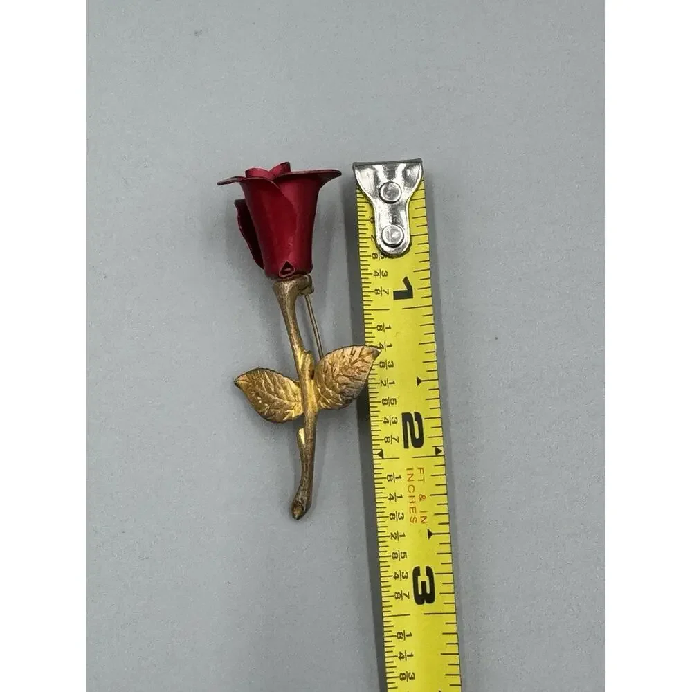Vintage Avon Red Rose Bud Gold Colored Stem‎ Brooch Lapel Pin